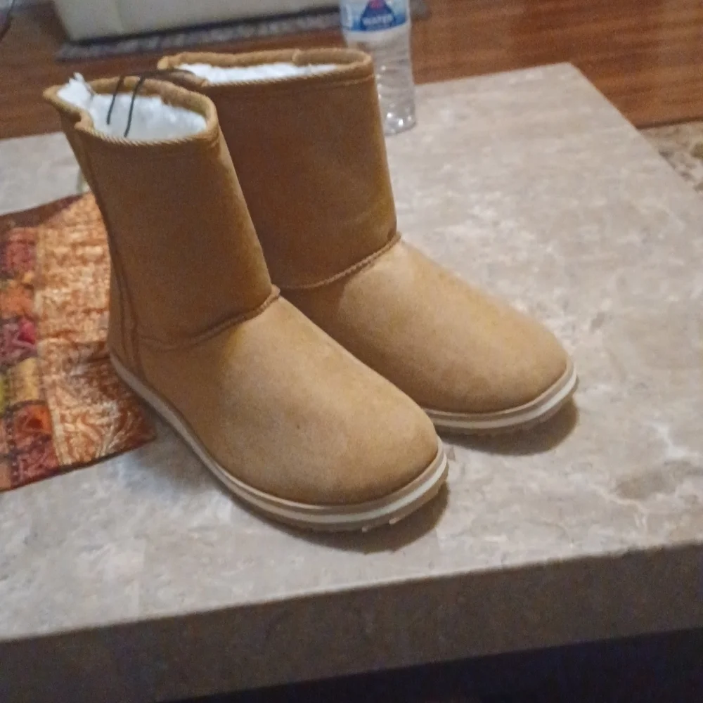 - Girl's  boots